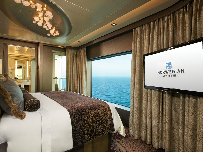 The Haven Deluxe Owner's Suite with Large Balcony